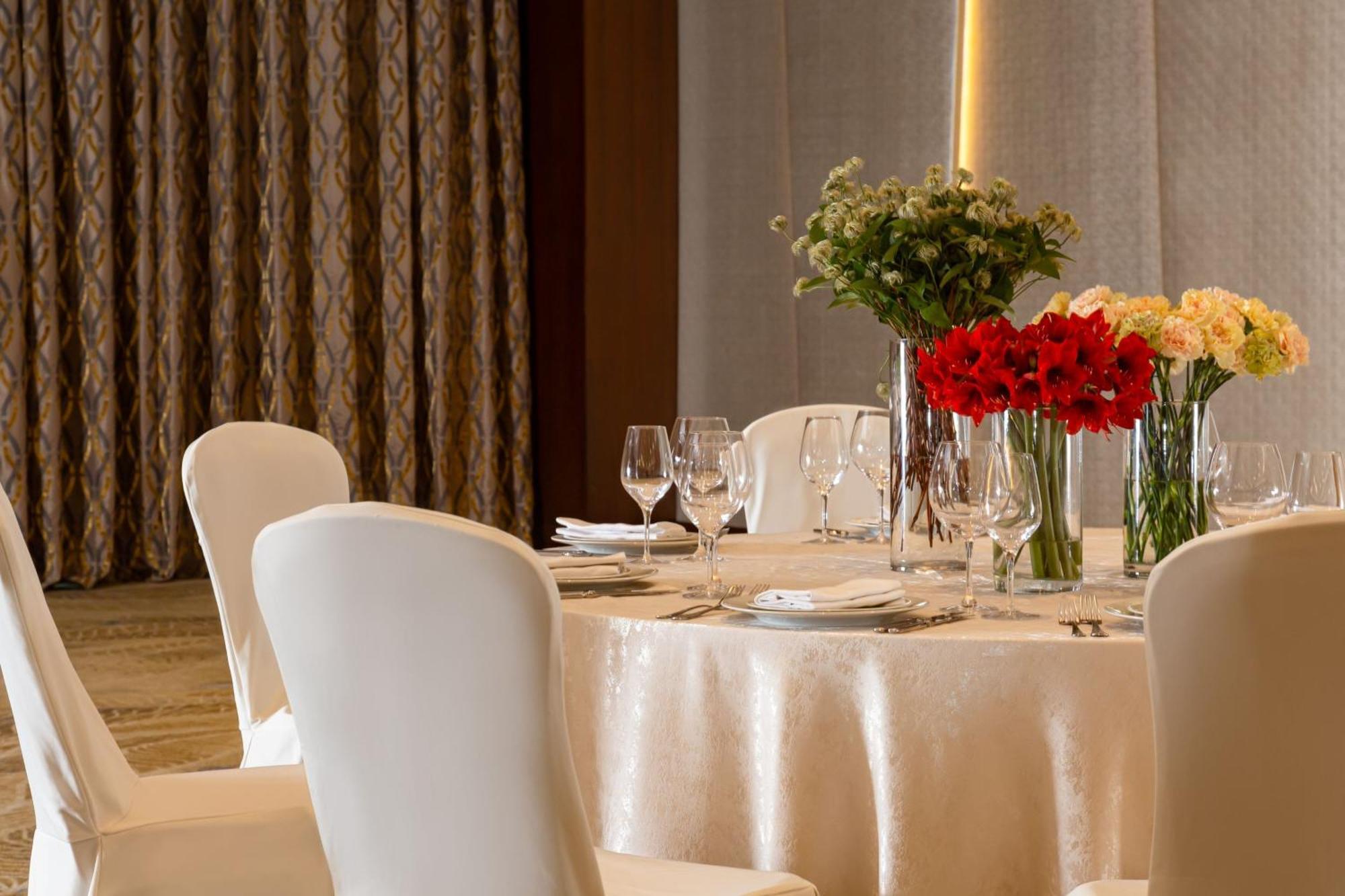 Baku Marriott Hotel Boulevard Exterior photo A table set for a formal dinner