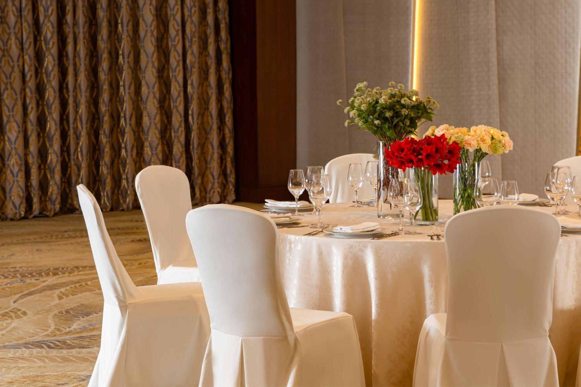 Baku Marriott Hotel Boulevard Exterior photo Banquet hall