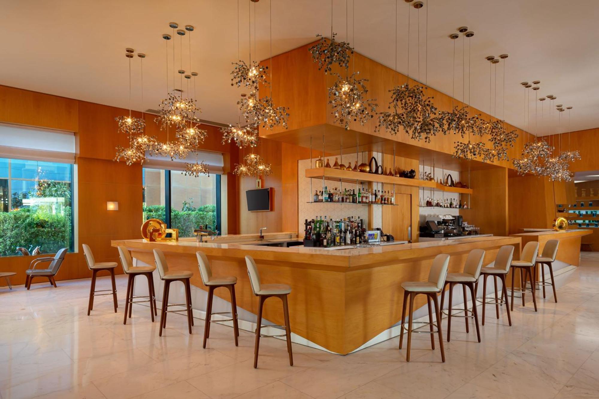 Baku Marriott Hotel Boulevard Exterior photo The bar at the hotel