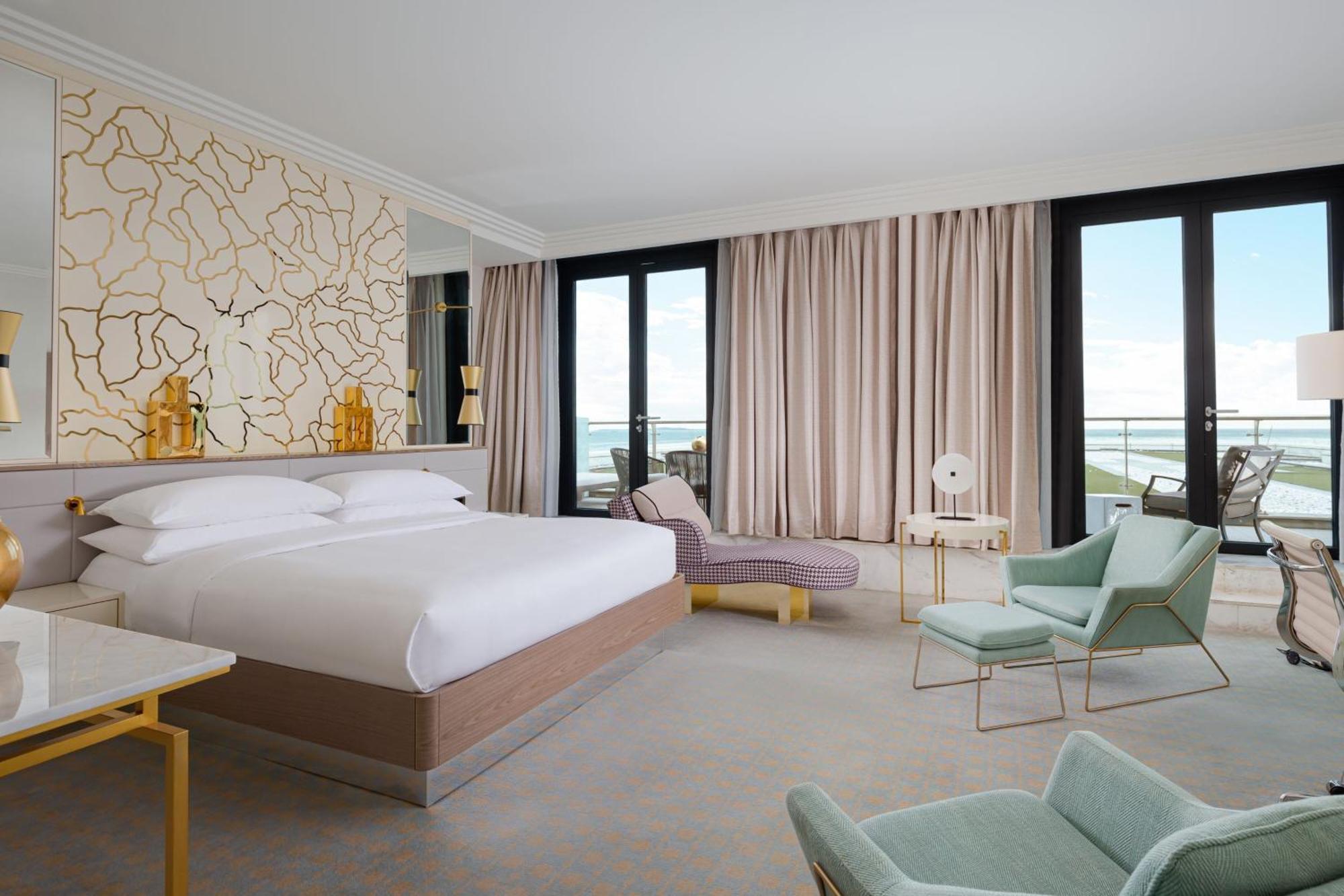 Baku Marriott Hotel Boulevard Exterior photo A bedroom at the hotel