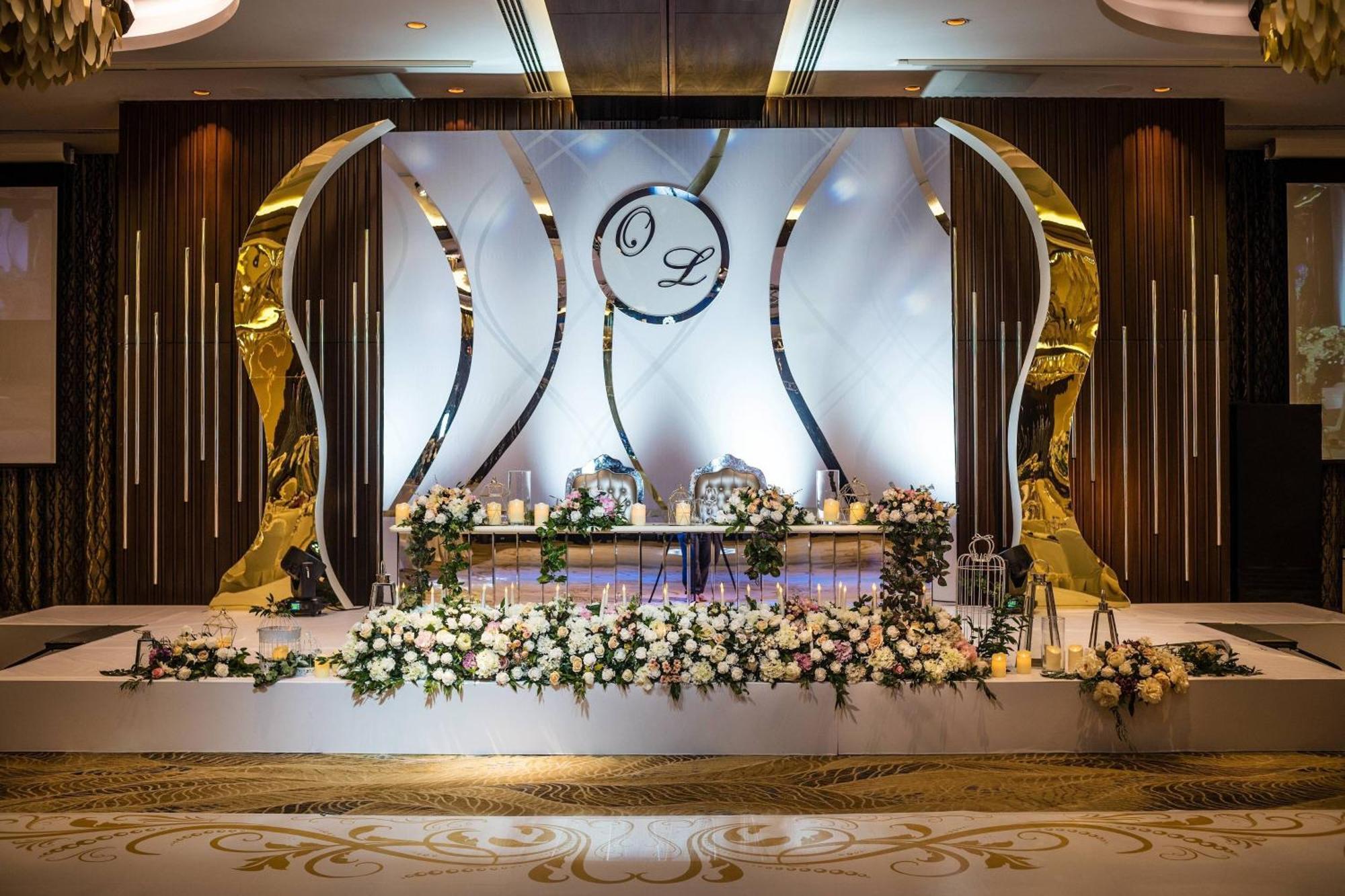 Baku Marriott Hotel Boulevard Exterior photo A modern wedding reception